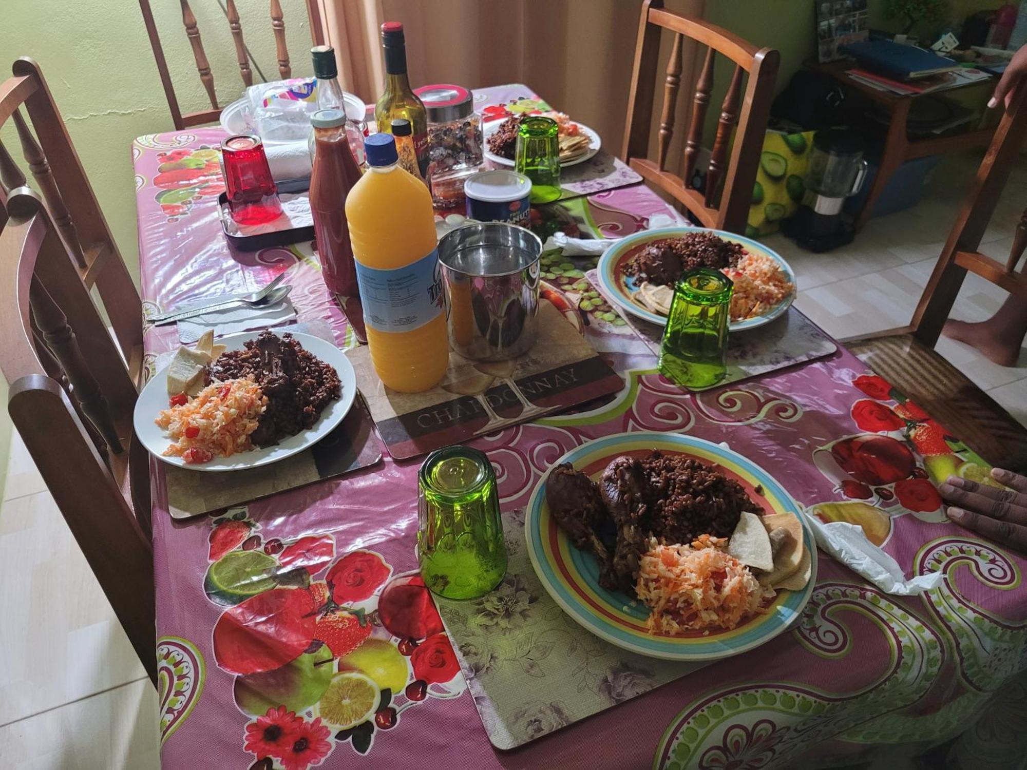 Tim'S & Mag'S Home Stay Roseau Bagian luar foto