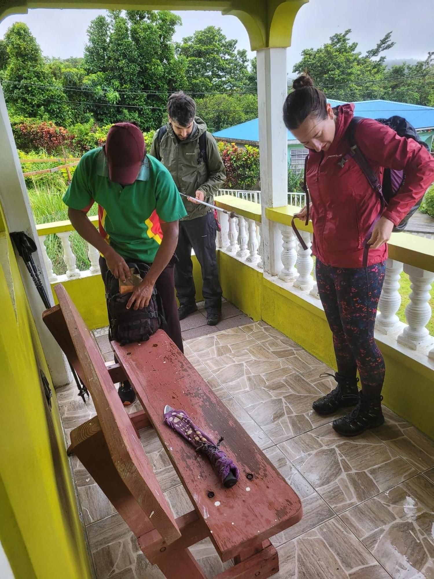 Tim'S & Mag'S Home Stay Roseau Bagian luar foto